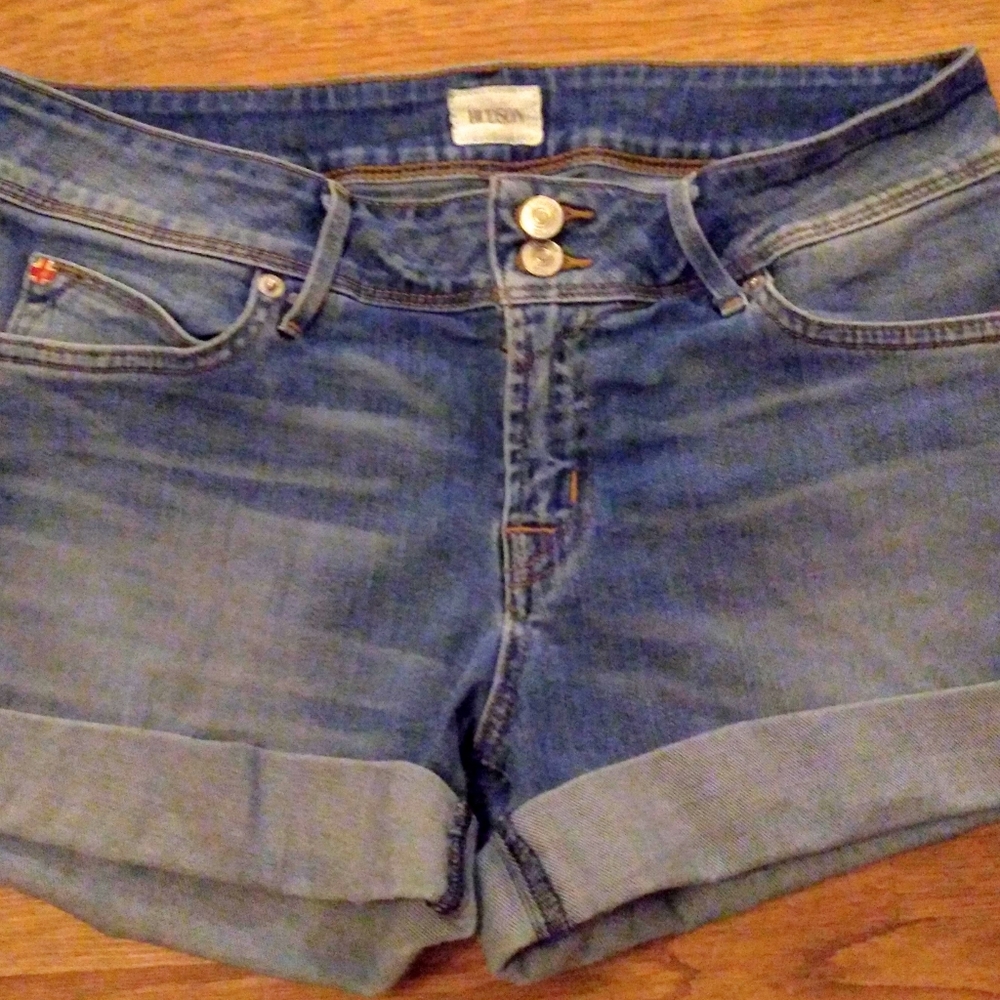 Hudson Shorts Mid-Thigh